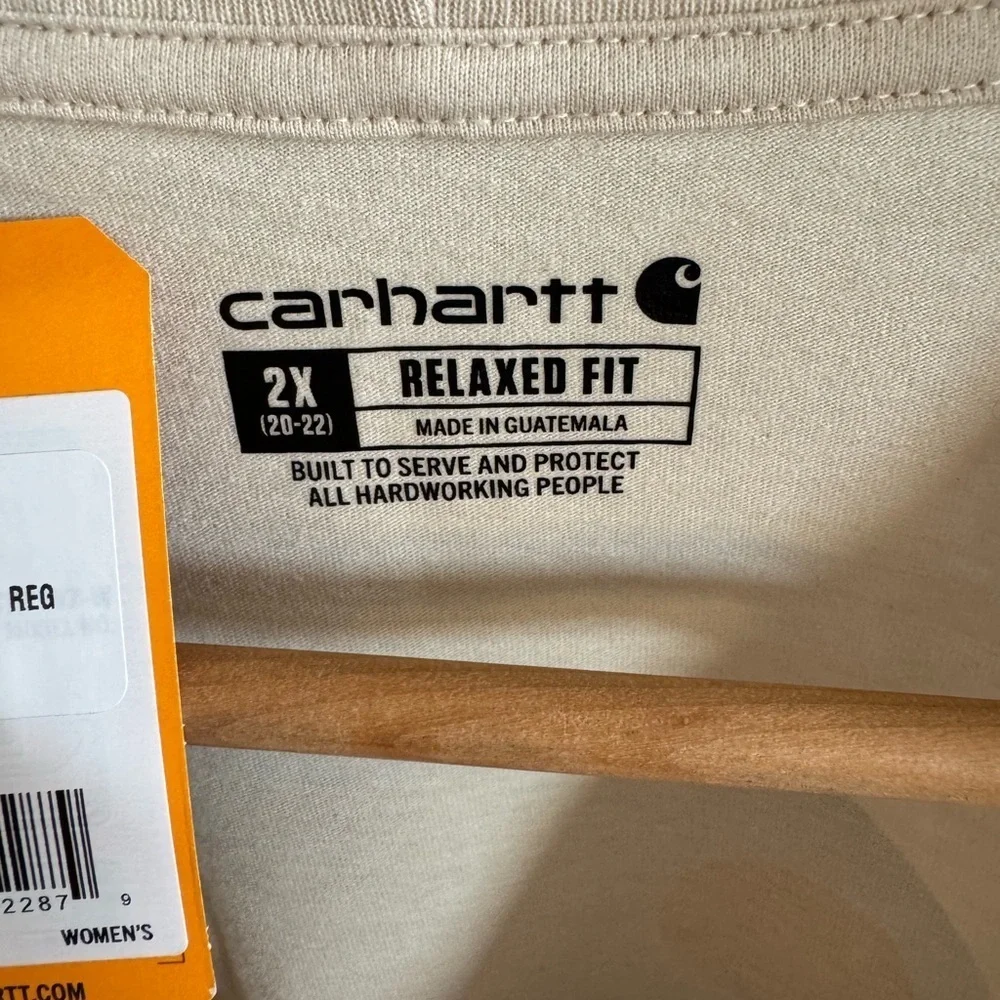 NWT Women’s Carhartt relaxed fit lightweight short sleeve graphic t-shirt, 2X - Picture 4 of 5